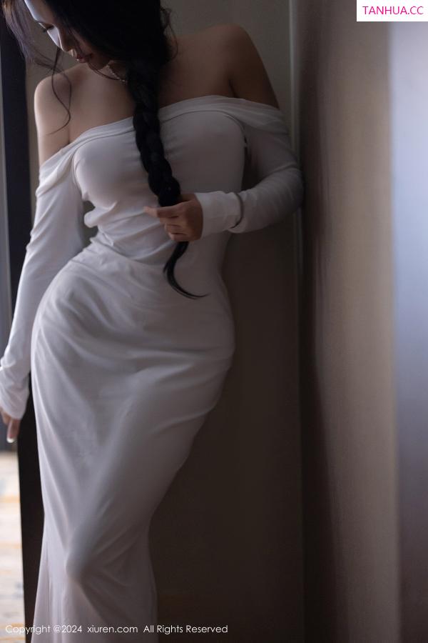 小娜比  [XiuRen]高清写真图 2024.09.05 No.9115 娜比 黑丝美腿第22张图片